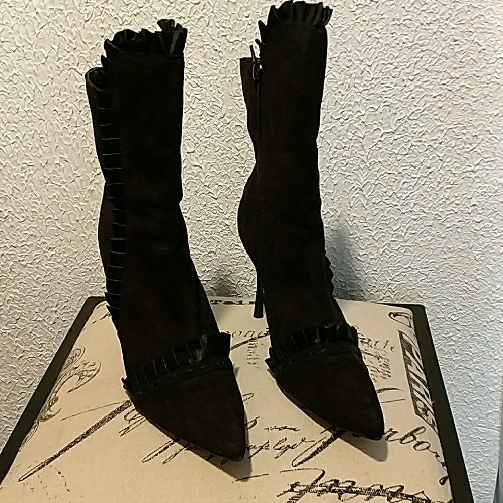 EUC rocking pair of black suede boots size 7 1/2